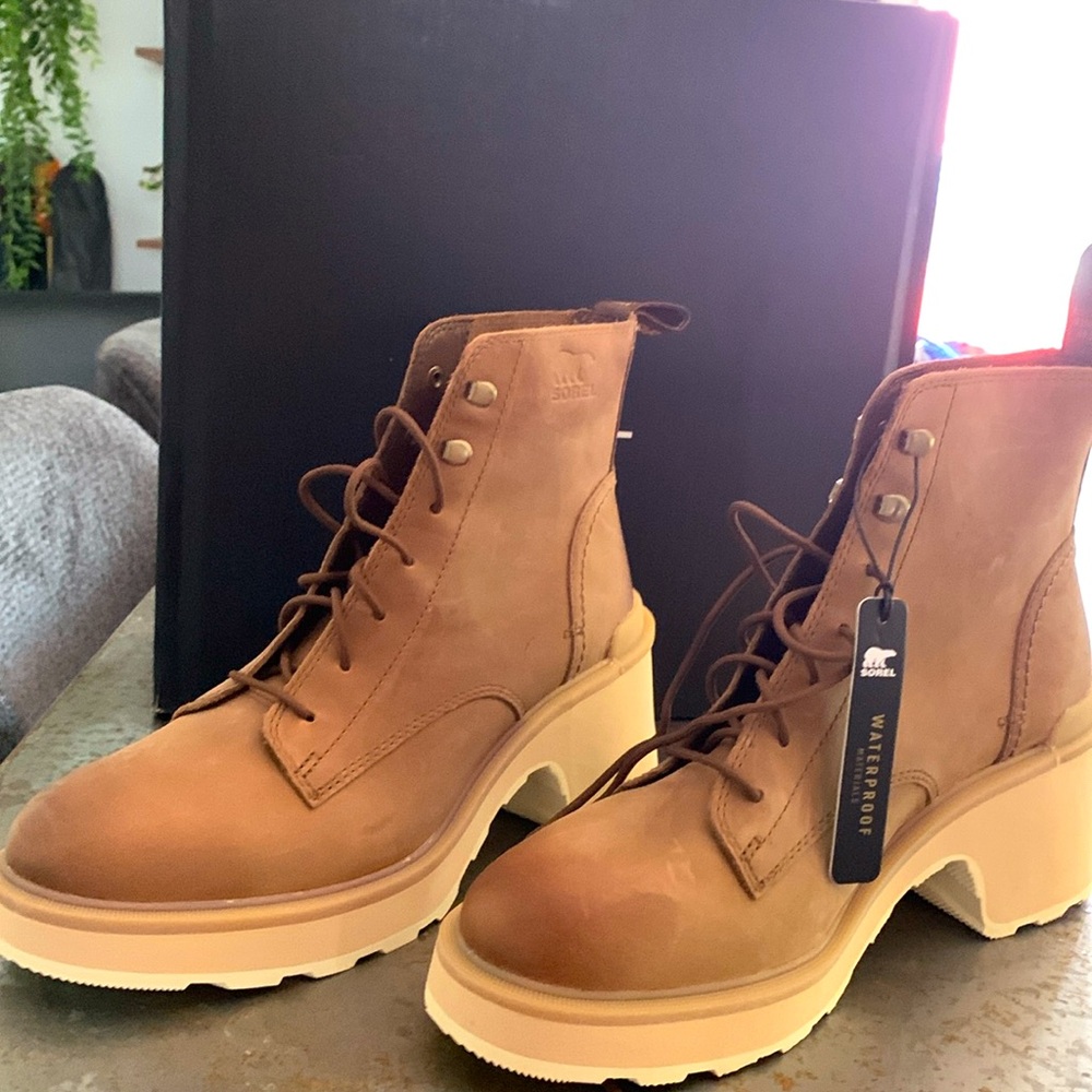 New in box Sorel hi line heel lace boots.